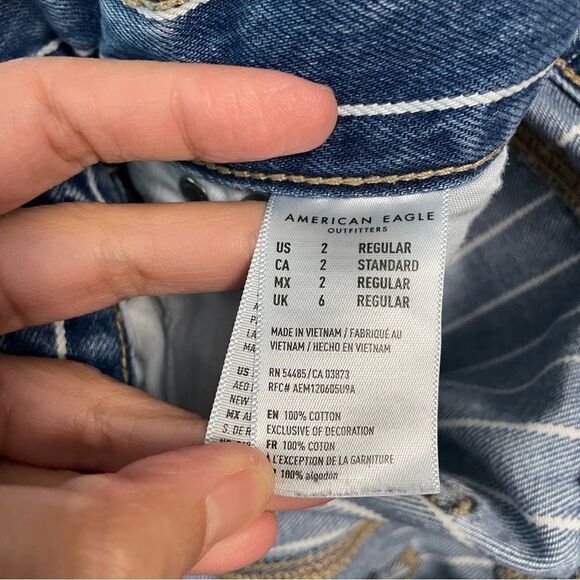 AMERICAN EAGLE OUTFITTERS blue vertical stripe Mom Jeans high rise sz 2 Regular - Picture 6 of 7